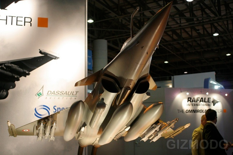 Illustration for article titled Dubai Air Show Has Most Amazing Aircraft and Weapon Models Ever